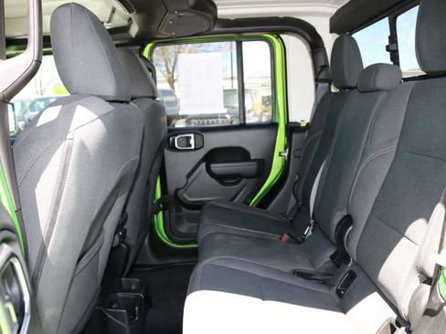 Used 2025 Jeep Gladiator Sport AWD/4WD image 25