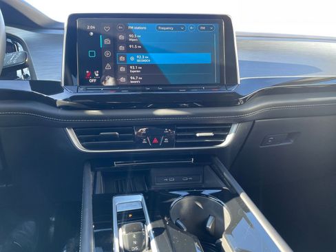 Used 2025 Volkswagen Atlas Cross Sport SE image 18