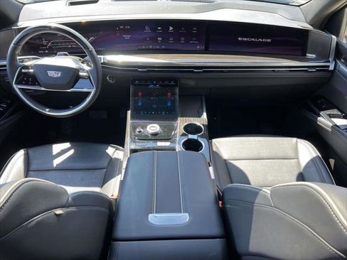 Used 2025 Cadillac Escalade ESV Premium Luxury image 16