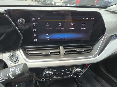 Used 2025 Chevrolet Trax LT w/ LT Convenience Package FWD image 8