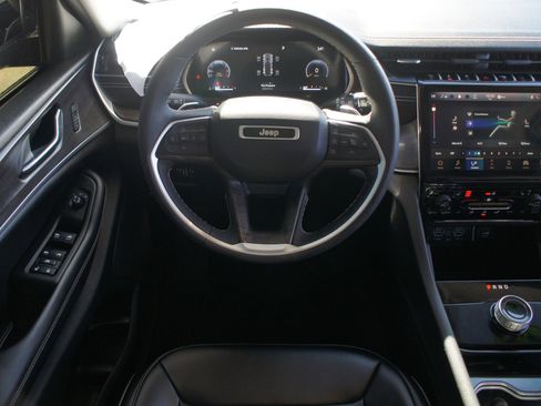 Used 2023 Jeep Grand Cherokee Limited w/ Black Appearance Package image 5