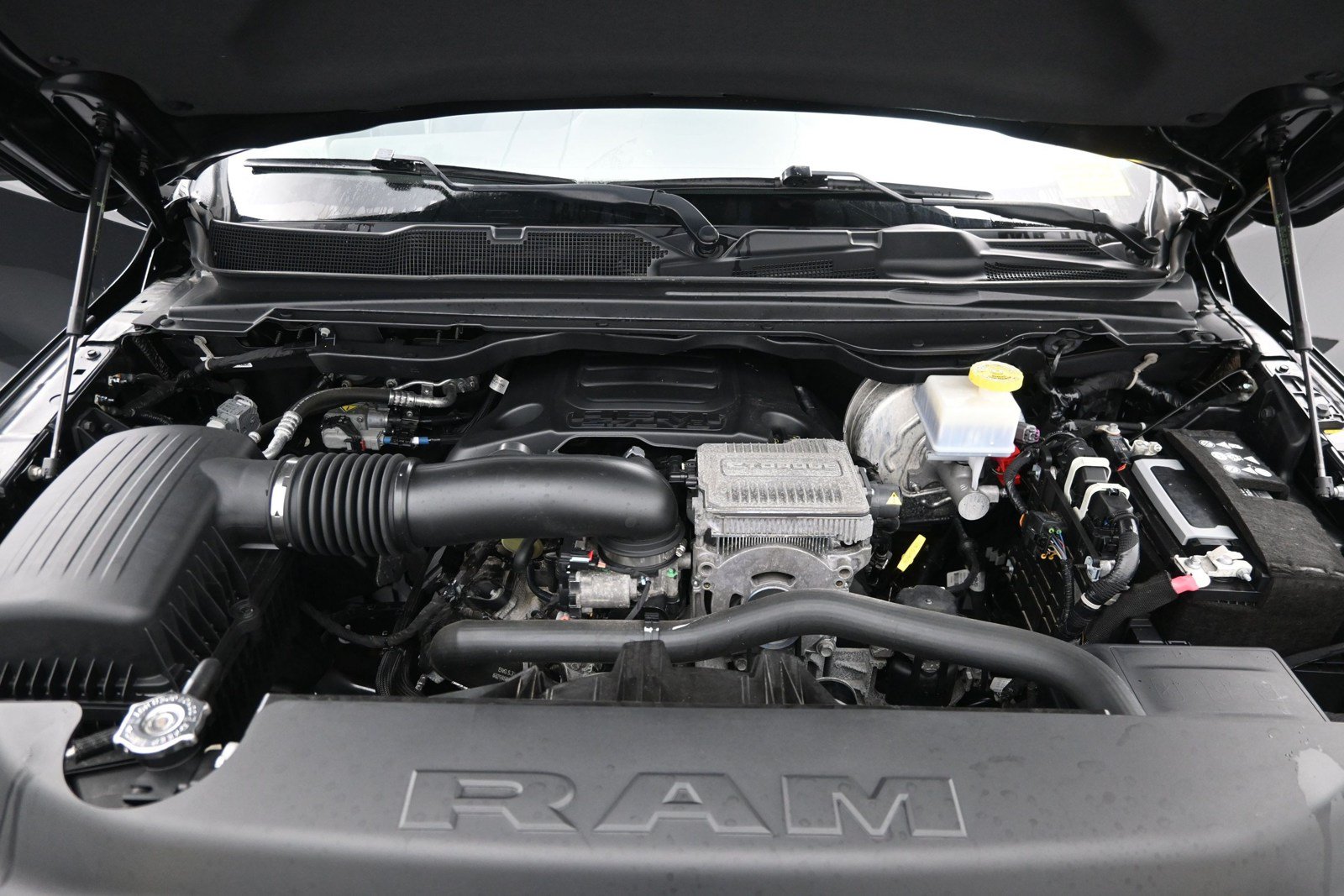 Used 2023 RAM 1500 Laramie AWD/4WD image 11