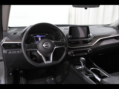 Used 2023 Nissan Altima 2.5 SV FWD image 6