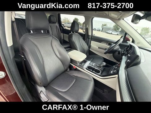 Used 2024 Kia Carnival LX FWD image 28