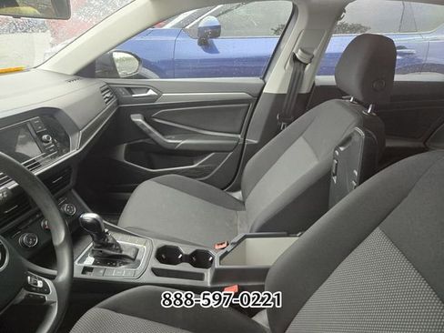 Used 2020 Volkswagen Jetta S image 2