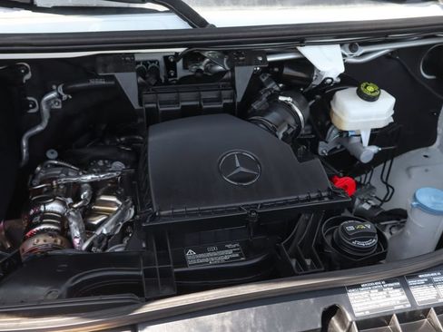 Used 2025 Mercedes-Benz Sprinter 2500 image 17