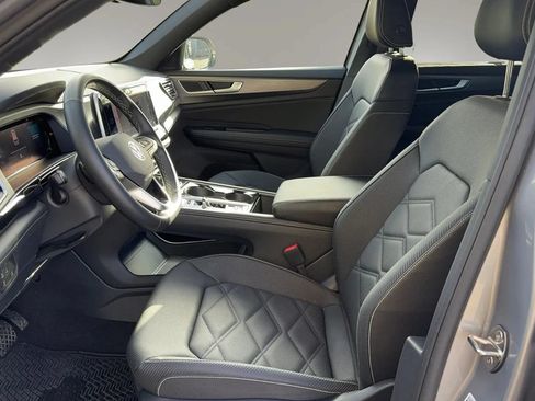 Used 2025 Volkswagen Atlas Cross Sport SE AWD/4WD image 14