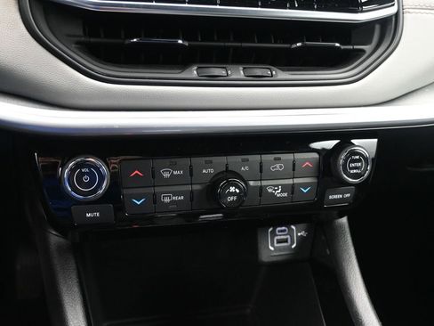 Used 2026 Jeep Compass Limited image 19