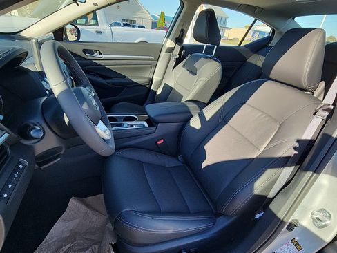 New 2025 Nissan Altima 2.5 SL FWD image 10