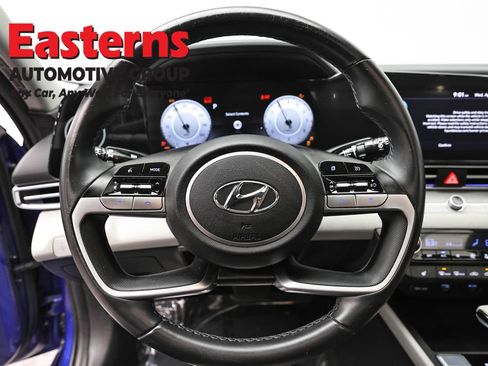 Used 2023 Hyundai Elantra Limited w/ Preferred Accessory Package FWD image 10
