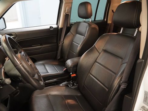 Used 2017 Jeep Patriot High Altitude AWD/4WD image 2