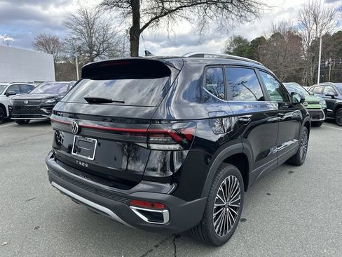 New 2026 Volkswagen Taos SE image 5