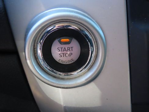 Used 2017 Nissan Titan SV image 30