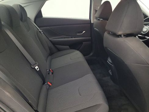 Used 2025 Hyundai Elantra SE FWD image 19