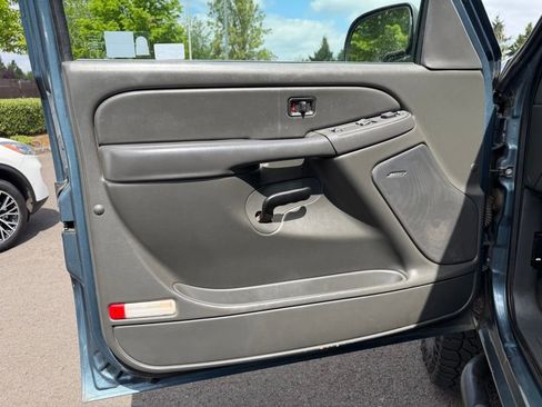 Used 2006 Chevrolet Silverado 2500 LT w/ Skid Plate Package AWD/4WD image 12