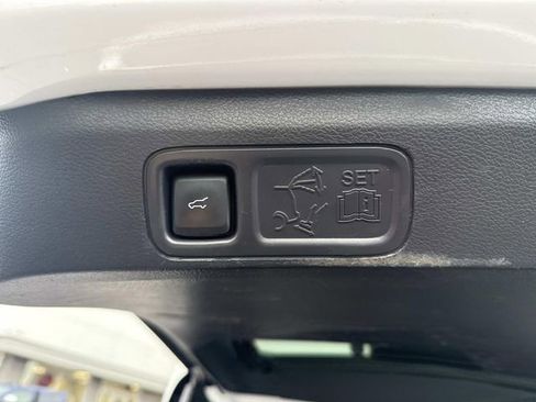 Used 2023 Ford Expedition Limited image 8