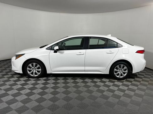 Used 2022 Toyota Corolla LE image 8