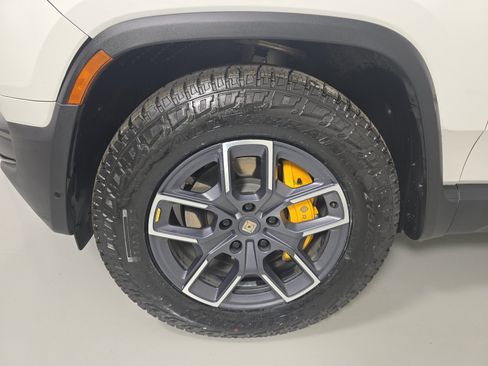 Used 2023 Rivian R1S Adventure AWD/4WD image 9