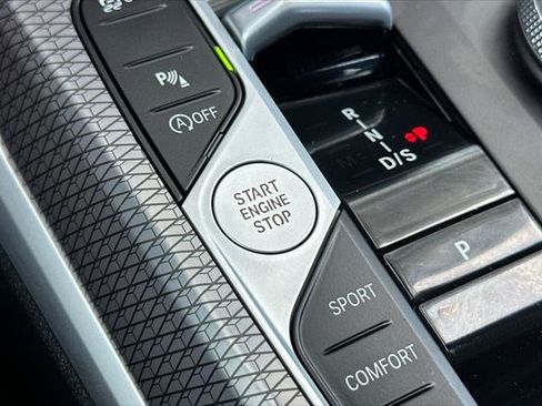 Used 2025 BMW 330i Sedan w/ M Sport Package RWD image 21