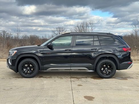 New 2026 Volkswagen Atlas Peak Edition AWD/4WD image 2