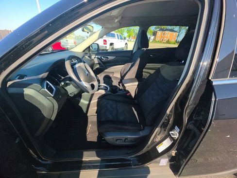 Used 2015 Nissan Rogue SV w/ SV Moonroof Package AWD/4WD image 14