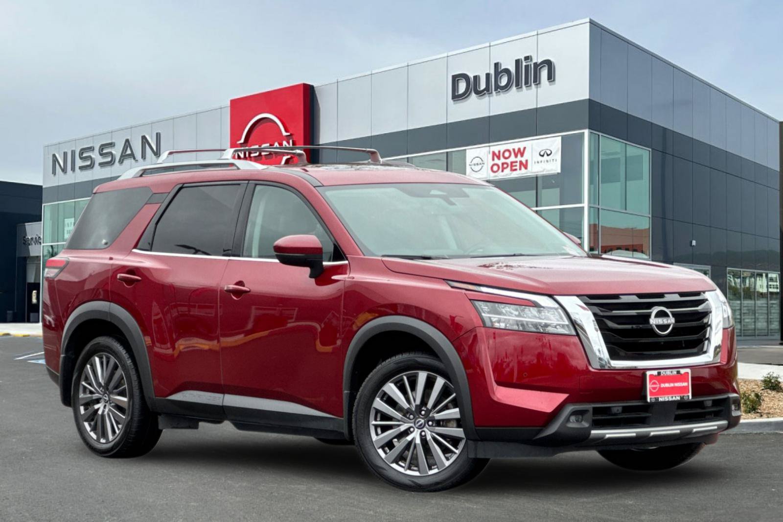 Certified 2023 Nissan Pathfinder SL w/ SL Premium Package FWD image 2
