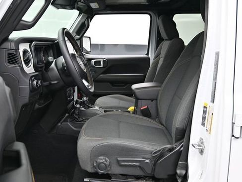 Used 2025 Jeep Wrangler Unlimited Sahara AWD/4WD image 22