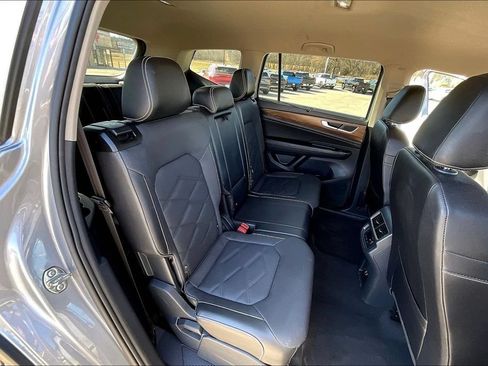 Used 2024 Volkswagen Atlas SE AWD/4WD image 24