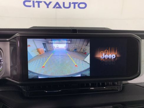 Used 2025 Jeep Wrangler Unlimited Sahara w/ Safety Group AWD/4WD image 25