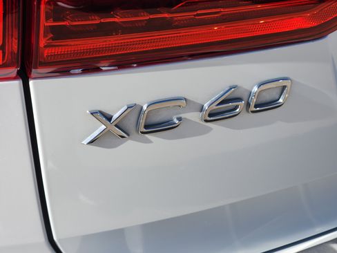 Used 2019 Volvo XC60 T5 Inscription w/ Protection Package Premier image 13