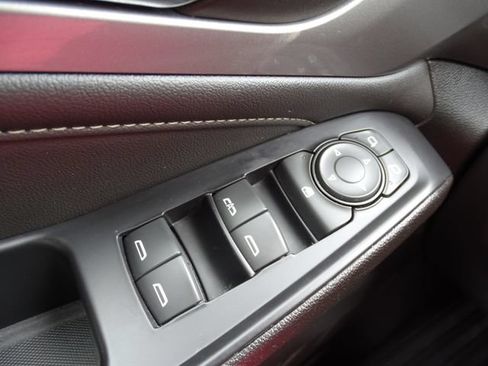 Used 2023 Chevrolet Traverse LT w/ Rear Camera Mirror Package FWD image 21