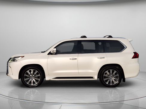 Used 2016 Lexus LX 570 4WD w/ Luxury Package image 2
