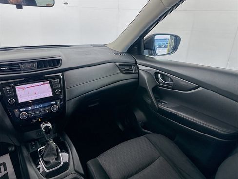 Used 2019 Nissan Rogue SV w/ Premium Package image 24