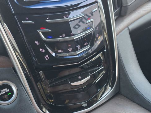 Used 2019 Cadillac Escalade Premium Luxury image 20