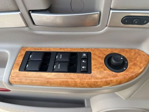 Used 2008 Chrysler Aspen Limited image 19