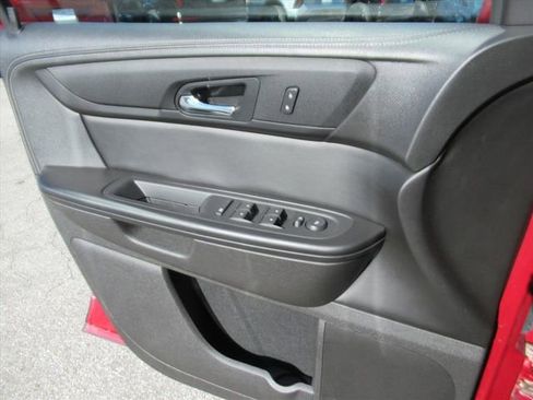 Used 2014 Chevrolet Traverse LT image 24