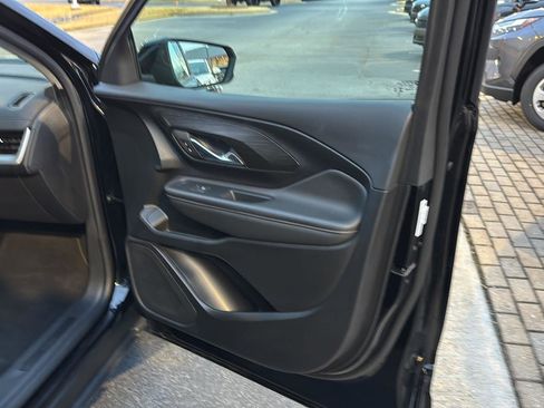 Used 2024 GMC Terrain SLE image 12