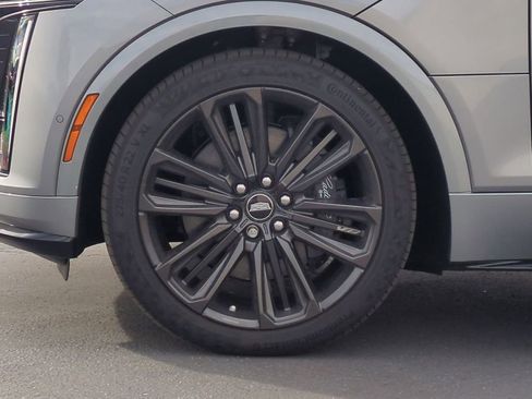 New 2026 Cadillac Lyriq V AWD/4WD image 35