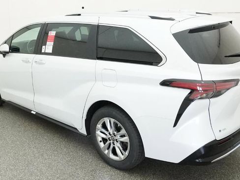 New 2026 Toyota Sienna Limited FWD image 5