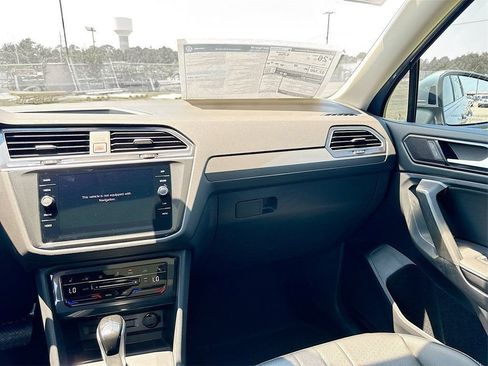 Used 2024 Volkswagen Tiguan SE FWD image 25