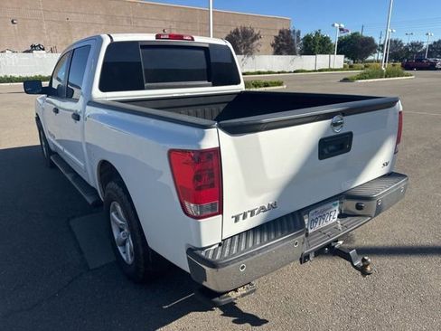 Used 2014 Nissan Titan SV w/ SV Value Truck Package image 9
