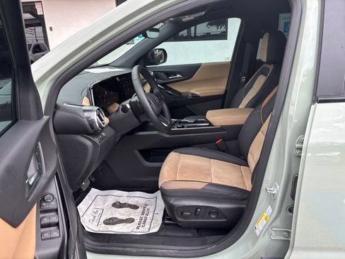 Used 2025 Chevrolet Equinox ACTIV w/ Safety and Technology Package FWD image 14