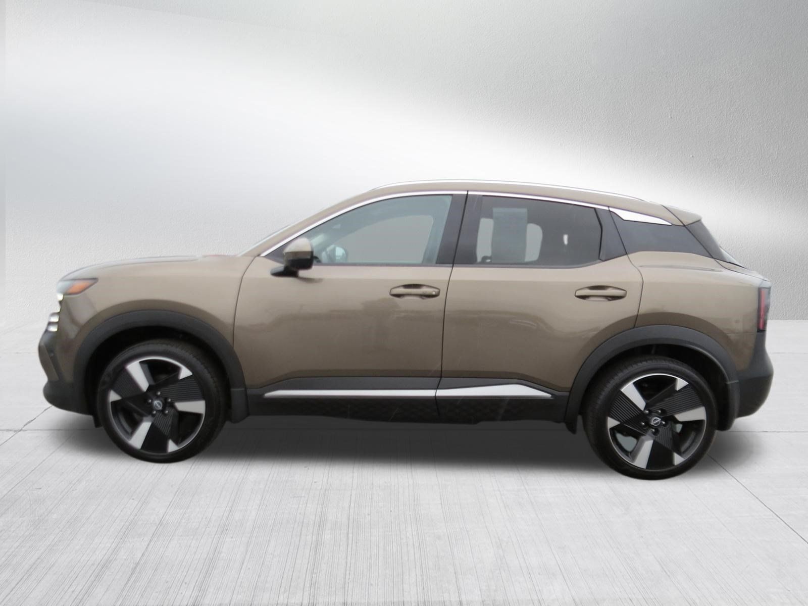 Used 2025 Nissan Kicks SR AWD/4WD image 6