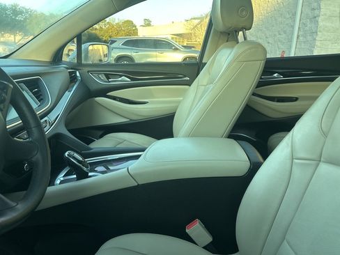 Used 2019 Buick Enclave Essence image 7