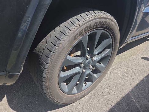 Used 2019 Jeep Grand Cherokee Altitude image 3