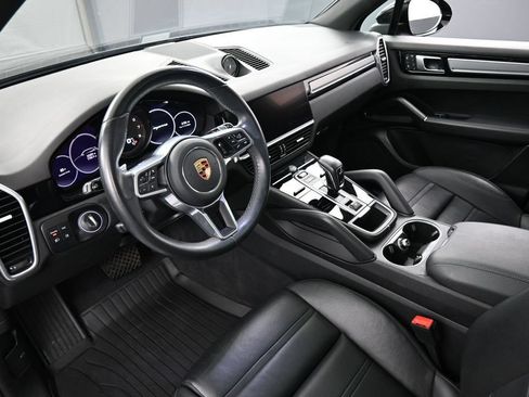 Certified 2023 Porsche Cayenne Platinum Edition AWD/4WD image 4