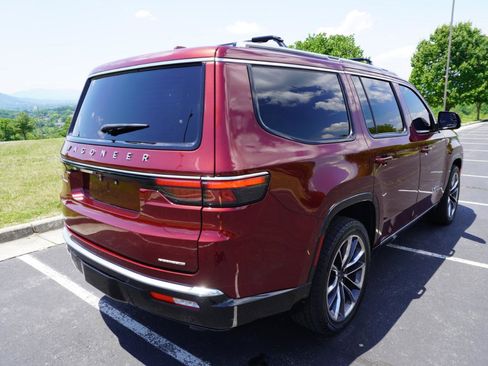 Used 2022 Jeep Wagoneer Series III w/ Premium Group I AWD/4WD image 15