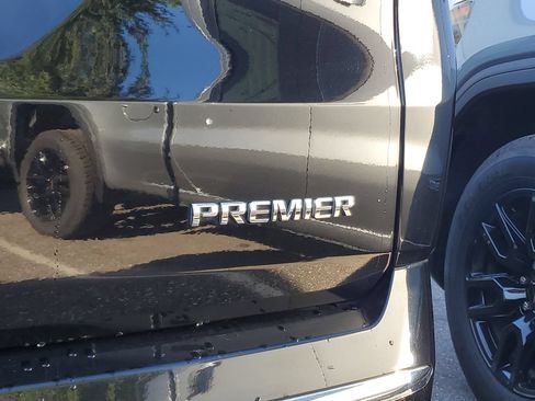 Used 2022 Chevrolet Traverse Premier FWD image 8