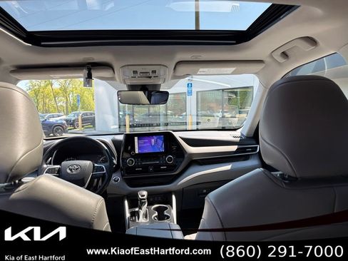 Used 2023 Toyota Highlander XLE AWD/4WD image 22