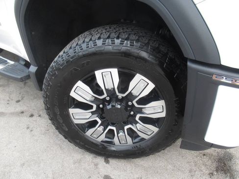 Used 2025 GMC Sierra 2500 Denali w/ Denali Reserve Package AWD/4WD image 4